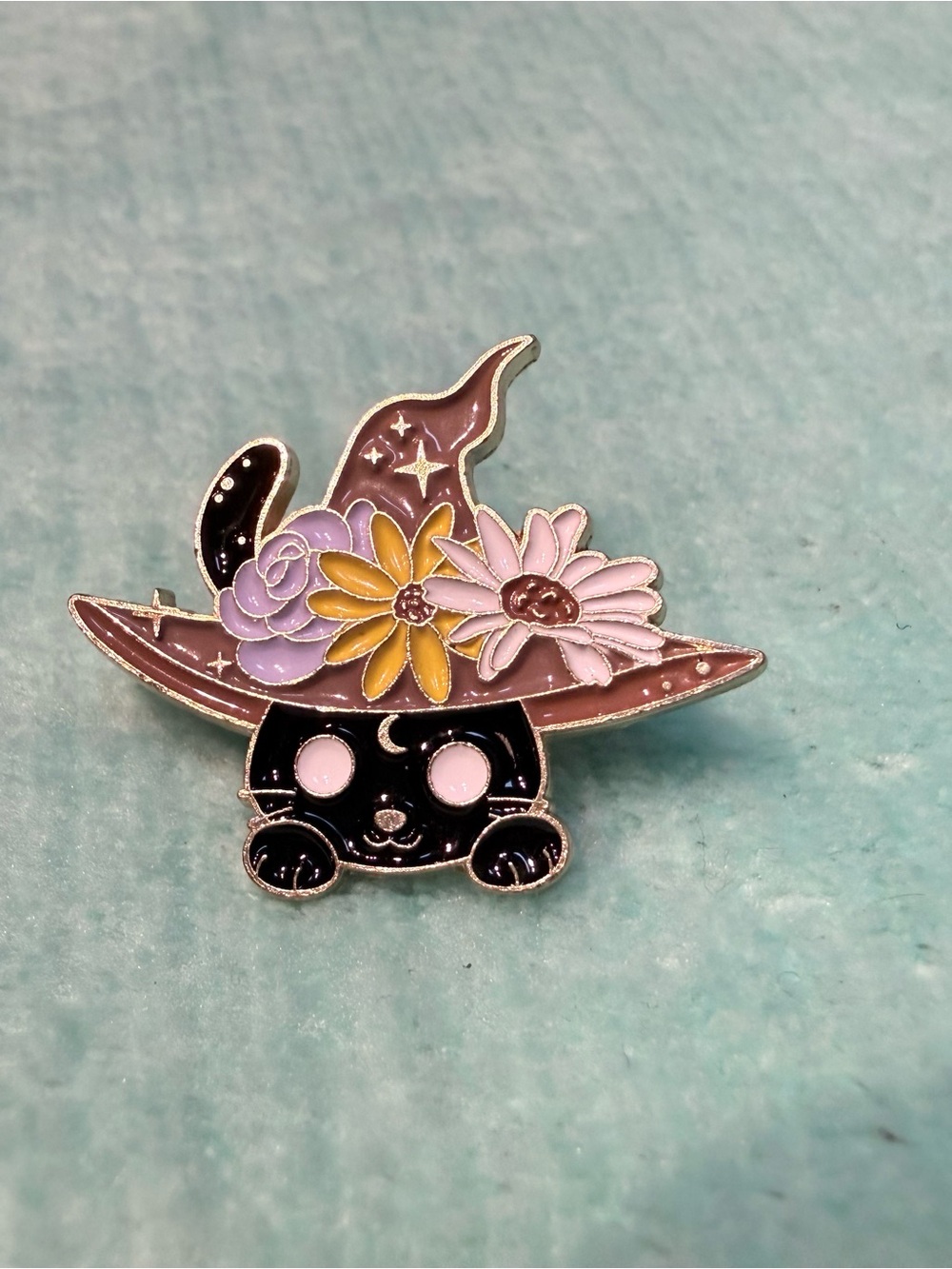 Modern Novelty Enamel Pin & Accessory Lot - Pop Culture, Gaming, Golf, & Gifts - Picture 7 of 11